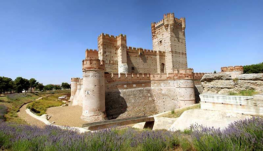 Castillo de la Mota Una vista general del imponente castillo de Medina del Campo. (WIKIPEDIA/Quinok)